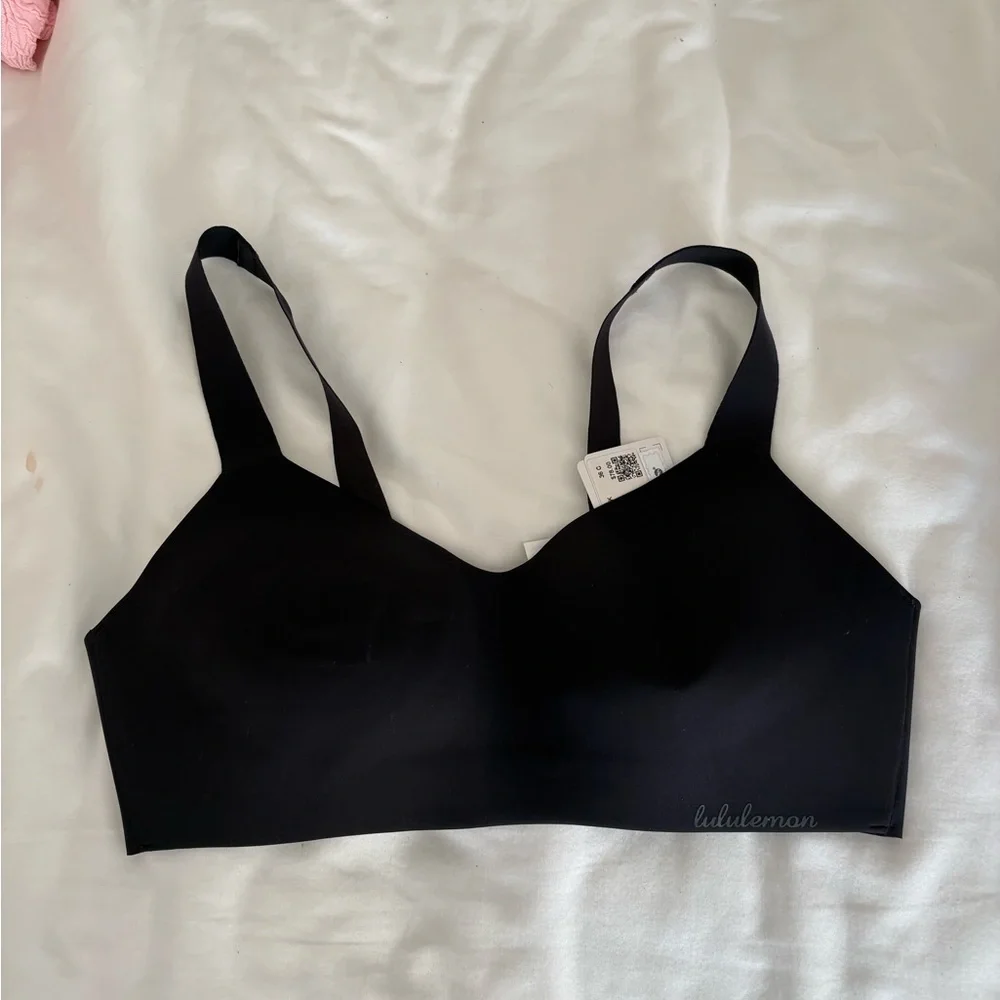lululemon athletica Women's Black Seamless Wireless Bra 36C
